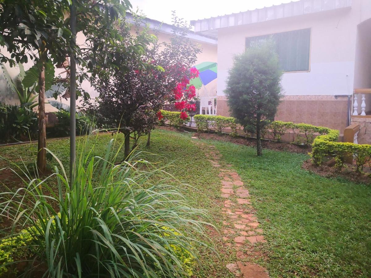 Tout confort avec jardin entrée Bastos Yaoundé Exterior foto
