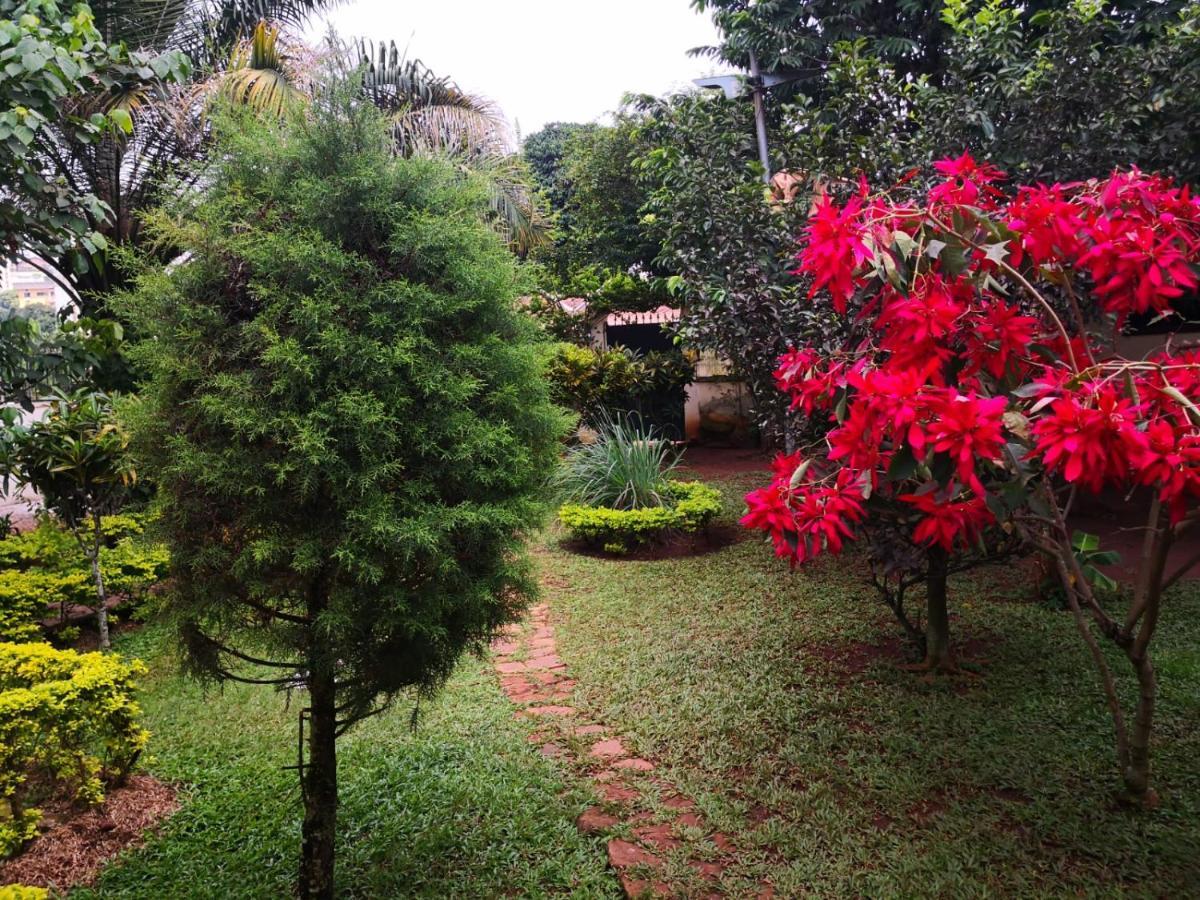 Tout confort avec jardin entrée Bastos Yaoundé Exterior foto