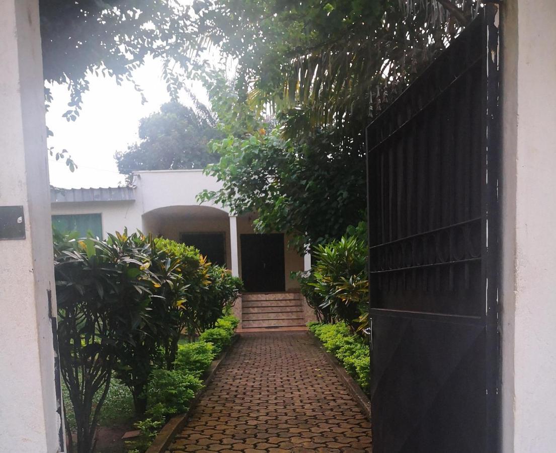 Tout confort avec jardin entrée Bastos Yaoundé Exterior foto