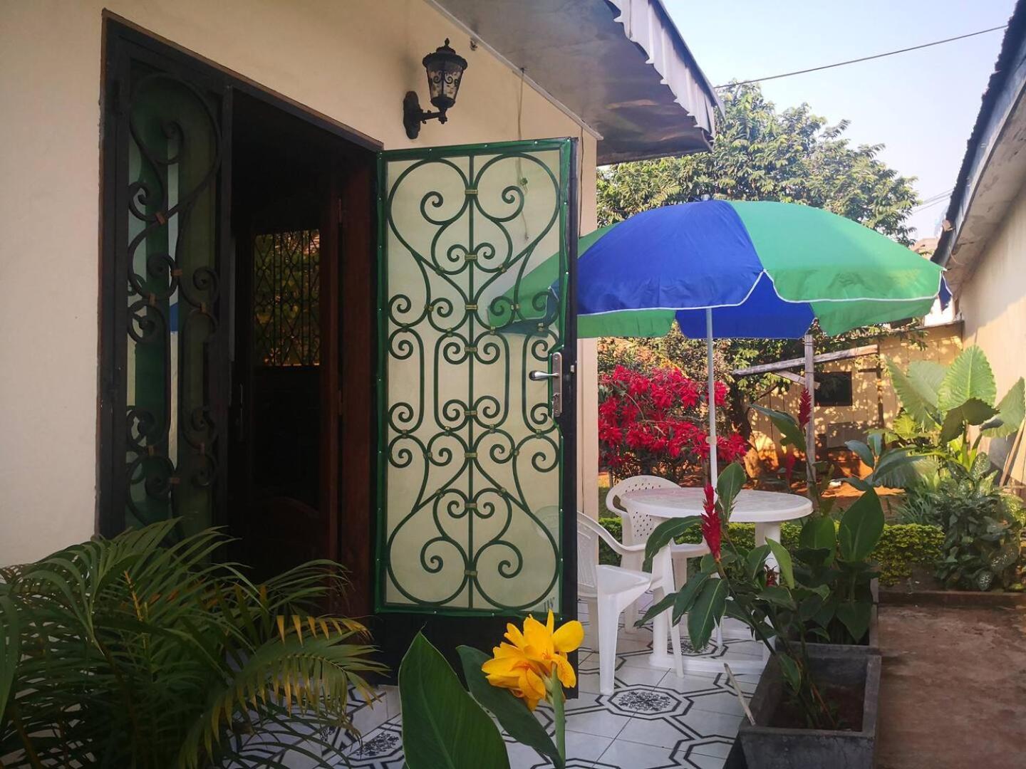 Tout confort avec jardin entrée Bastos Yaoundé Exterior foto