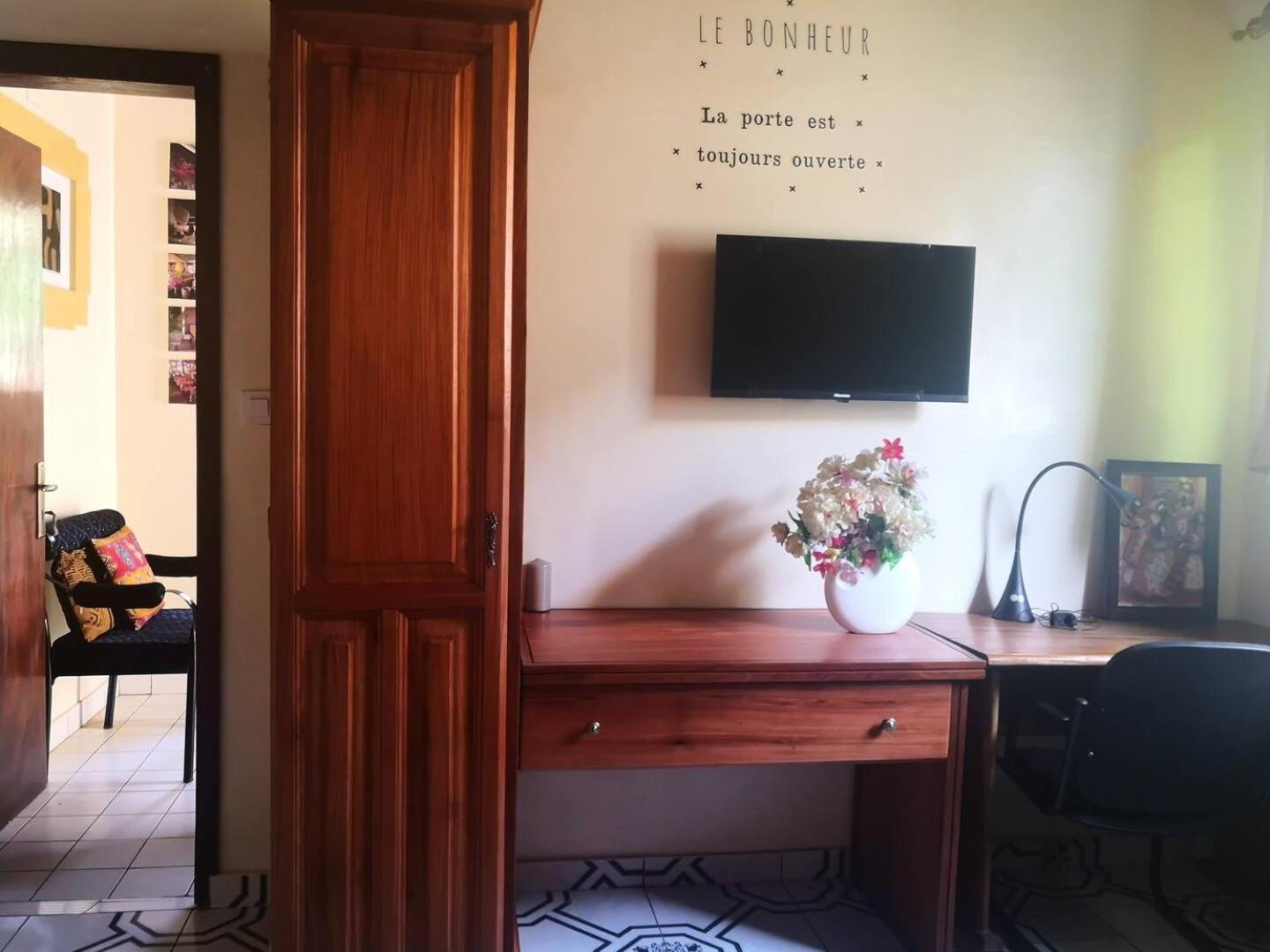 Tout confort avec jardin entrée Bastos Yaoundé Exterior foto