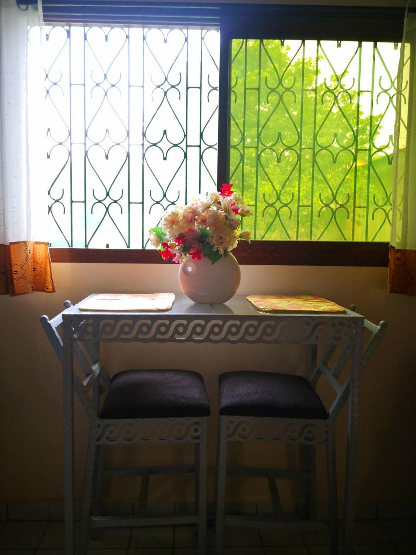 Tout confort avec jardin entrée Bastos Yaoundé Exterior foto